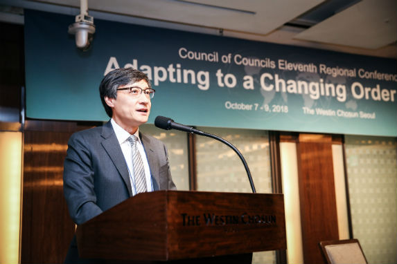 Yul Sohn welcoming participants during the opening dinner.